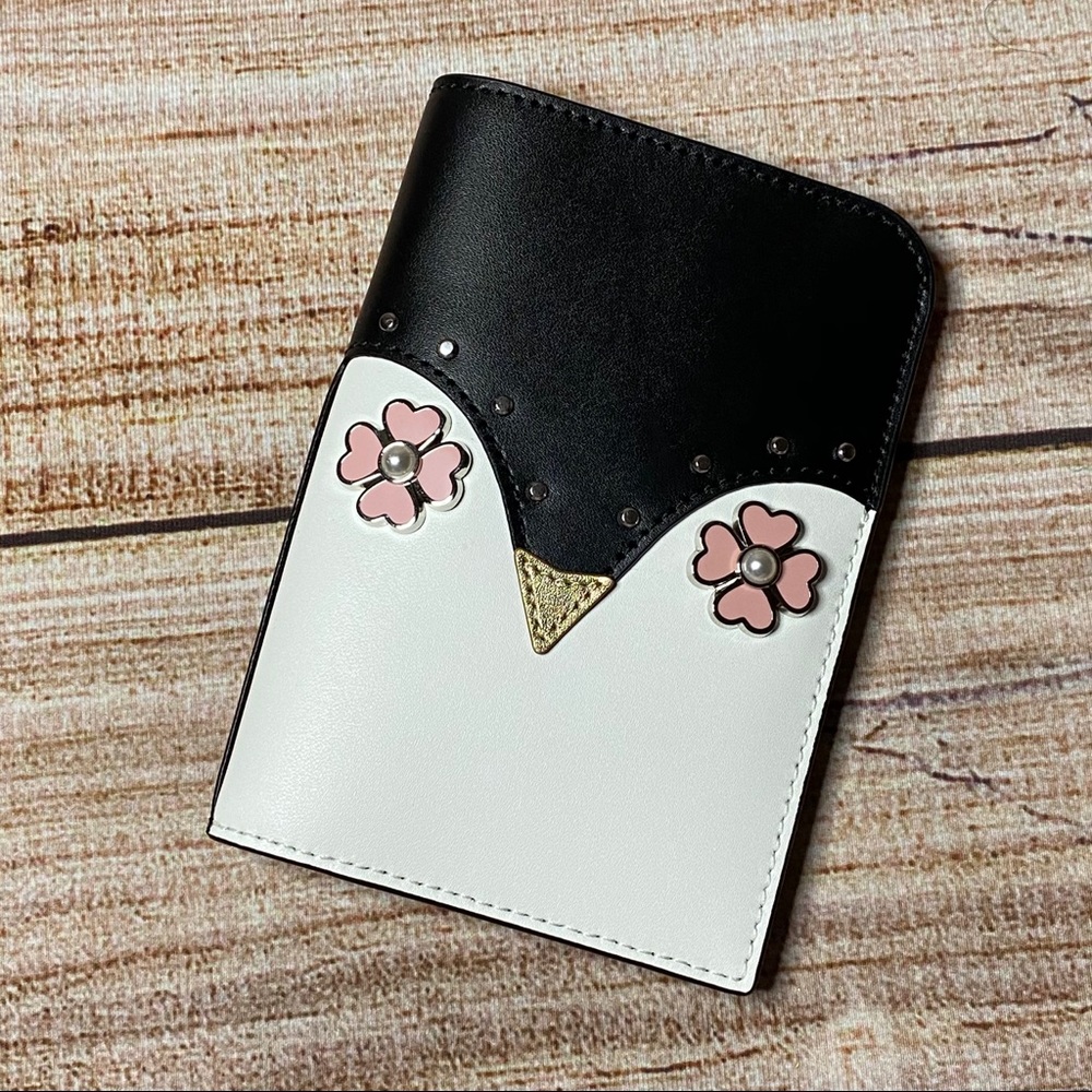 Kate Spade NWT “Frosty” Penguin Passport Case